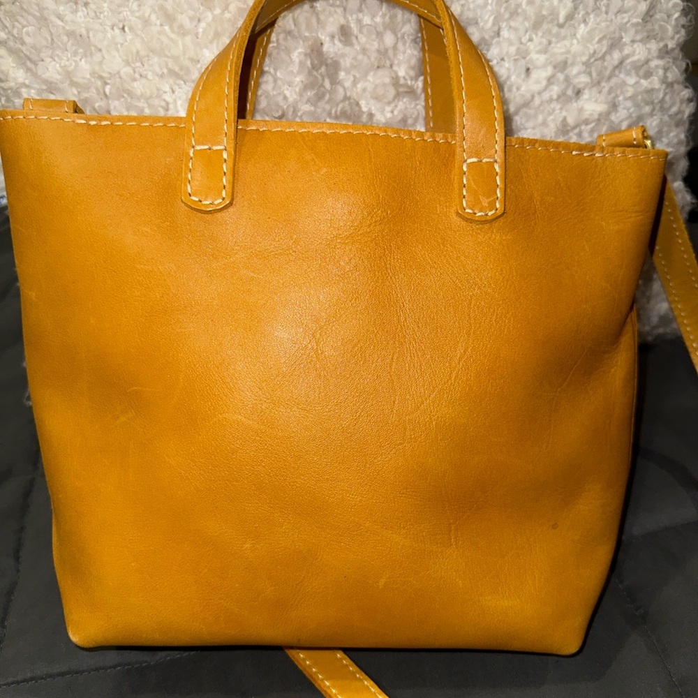 Portland Leather Goods
Crossbody Tote
FREE Matching Leather Wallet🤗 - Picture 2 of 15